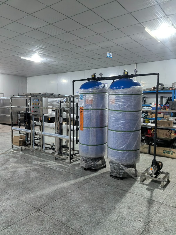 Sistema de ósmosis inversa estándar de 2000 LPH compacto y eficiente para una purificación de agua confiable