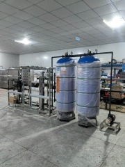 Sistema de ósmosis inversa estándar de 2000 LPH compacto y eficiente para una purificación de agua confiable
