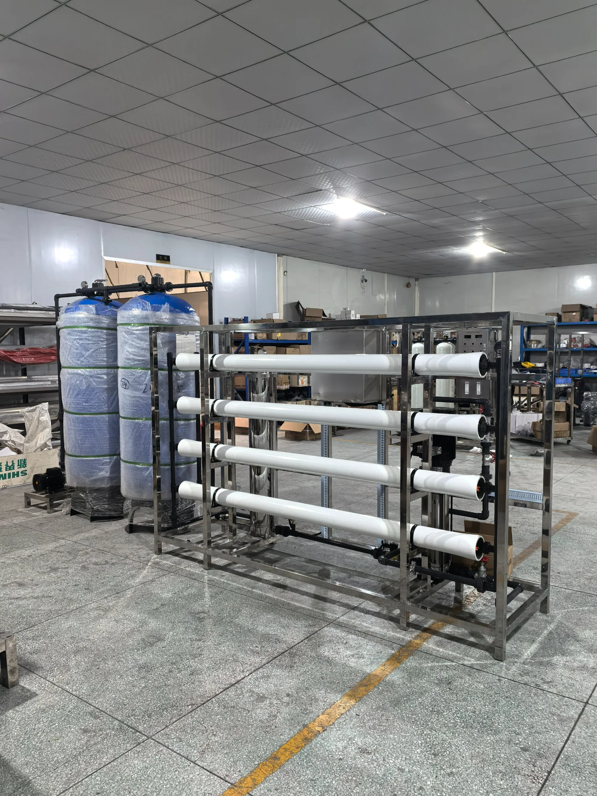 Sistema de ósmosis inversa estándar de 2000 LPH compacto y eficiente para una purificación de agua confiable