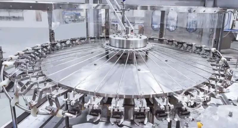Cadena de producción automática completa de agua mineral 9000BPH máquina embotelladora de enjuague