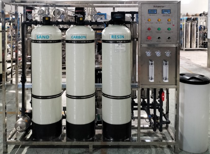Sistema de purificación de agua por ósmosis inversa 1000LPH para la industria ambiental con membrana y bomba.