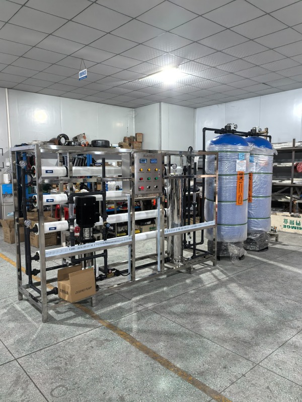 Sistema de ósmosis inversa estándar de 2000 LPH compacto y eficiente para una purificación de agua confiable