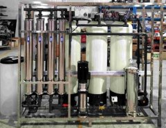 Sistema de purificación de agua por ósmosis inversa 1000LPH para la industria ambiental con membrana y bomba.